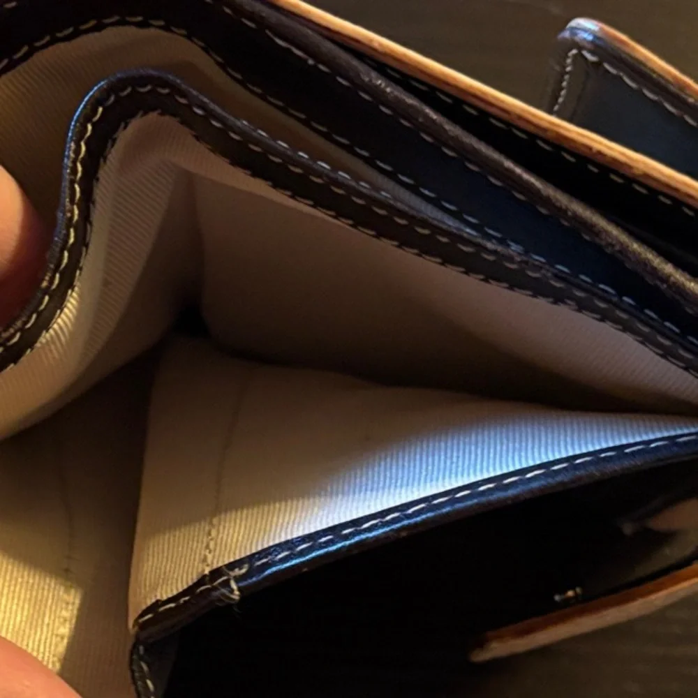 Kate Spade Light Tan Pebbled Leather Wallet Basic Travel‎ Casual - Picture 6 of 10